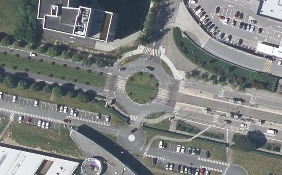 Vue aérienne du Rond-point anonyme n°143898831