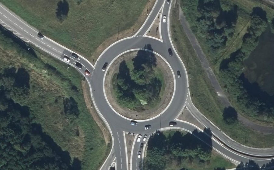 Vue aérienne du Rond-point anonyme n°143915166