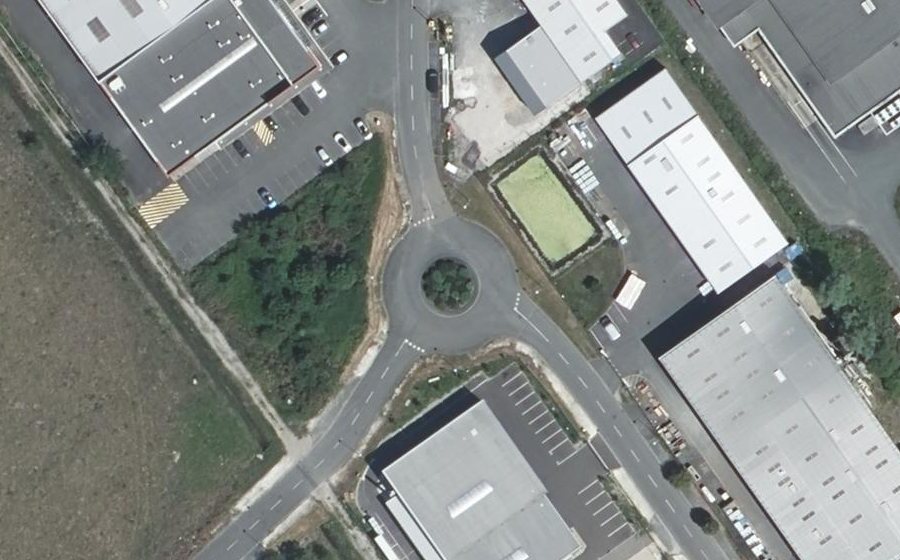 Vue aérienne du Rond-point anonyme n°143916858