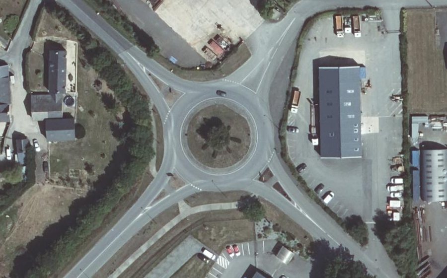 Vue aérienne du Rond-point anonyme n°143920987