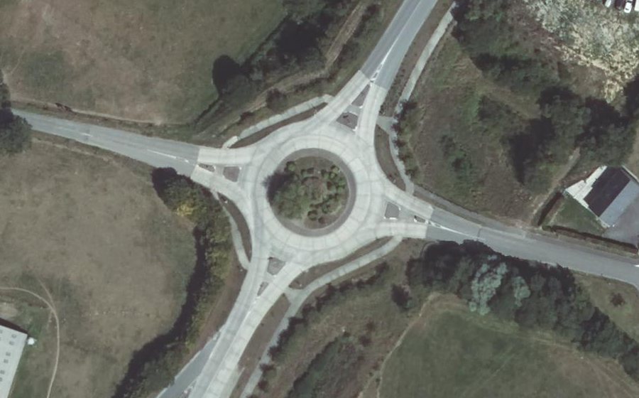 Vue aérienne du Rond-point anonyme n°143920992