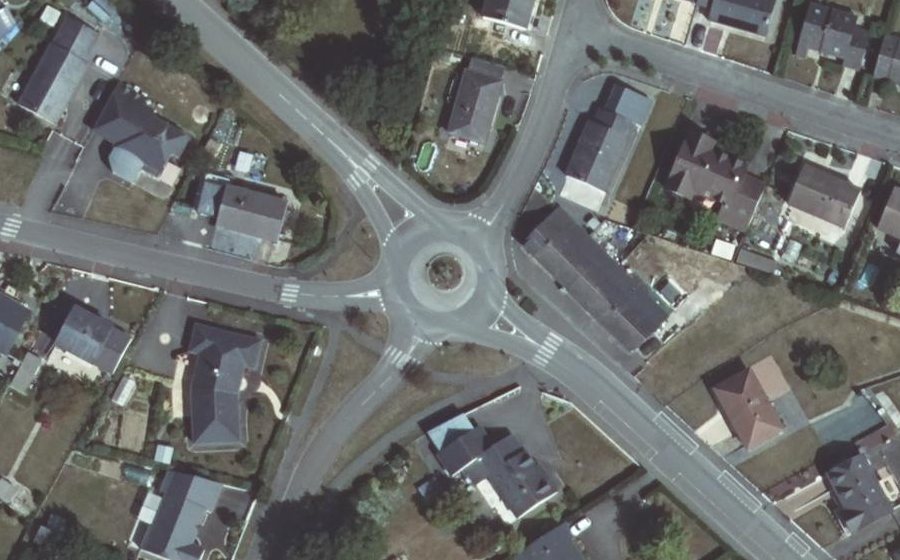Vue aérienne du Rond-point anonyme n°143920993