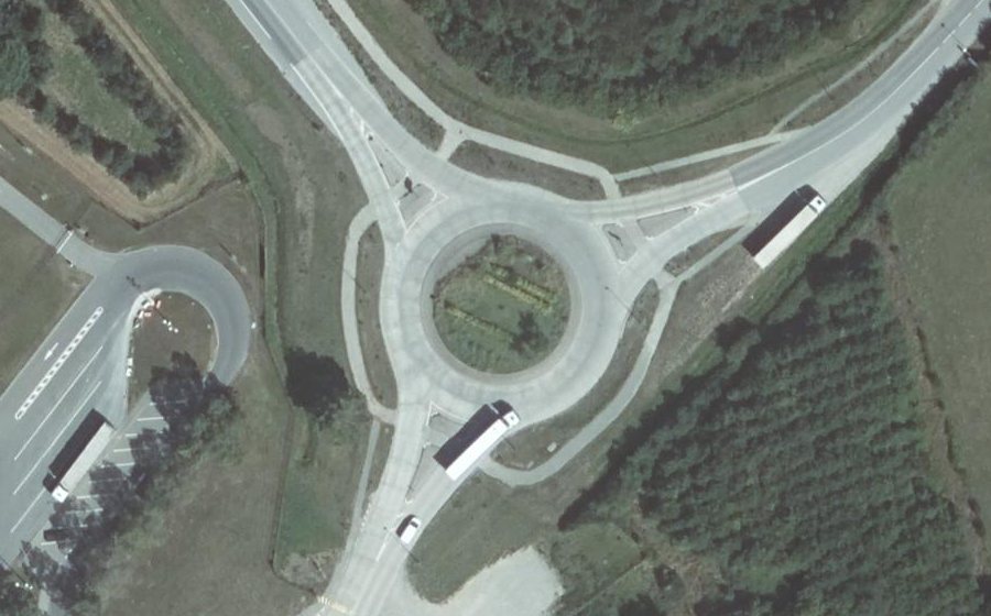 Vue aérienne du Rond-point anonyme n°143920995