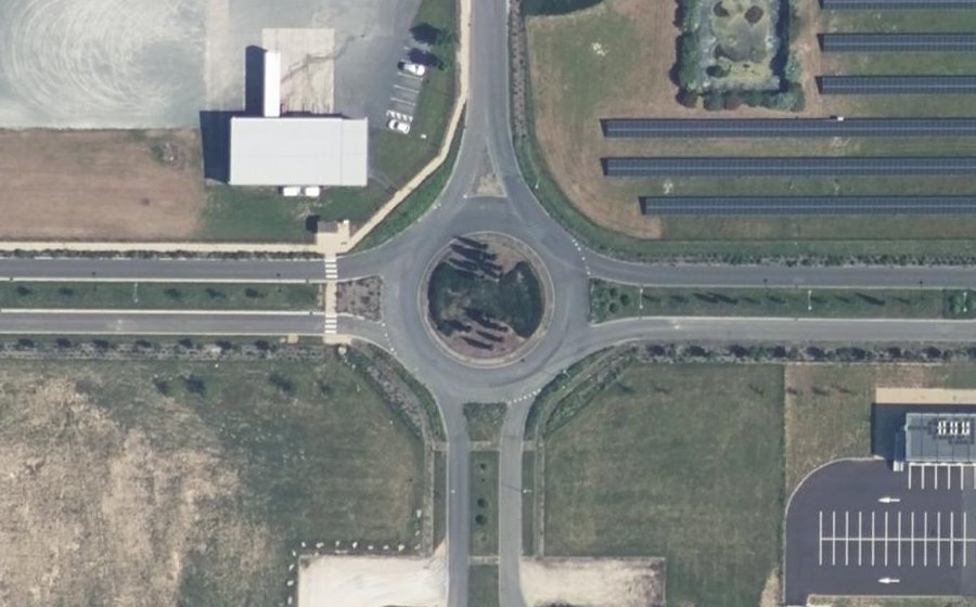 Vue aérienne du Rond-point anonyme n°143925825