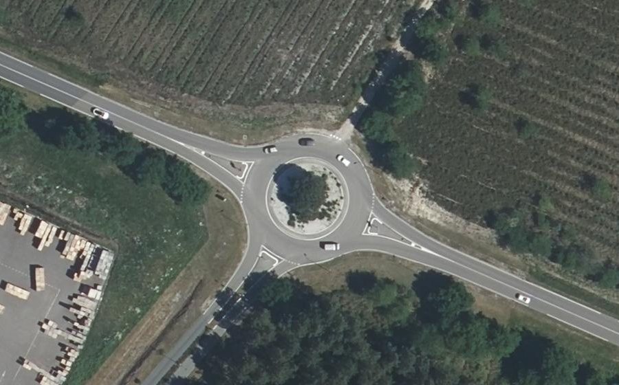 Vue aérienne du Rond-point anonyme n°143945111