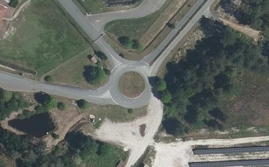 Vue aérienne du Rond-point anonyme n°143945114