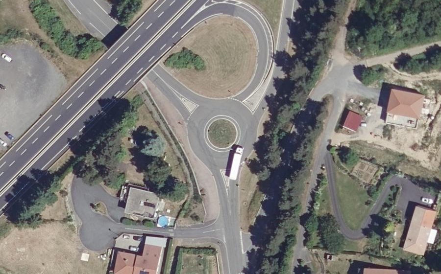 Vue aérienne du Rond-point anonyme n°143945170
