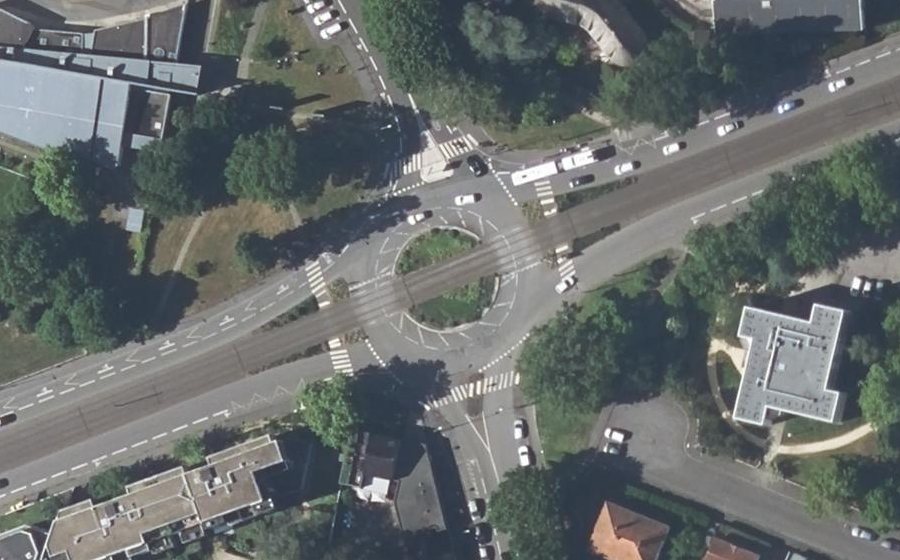 Vue aérienne du Rond-point anonyme n°143970586
