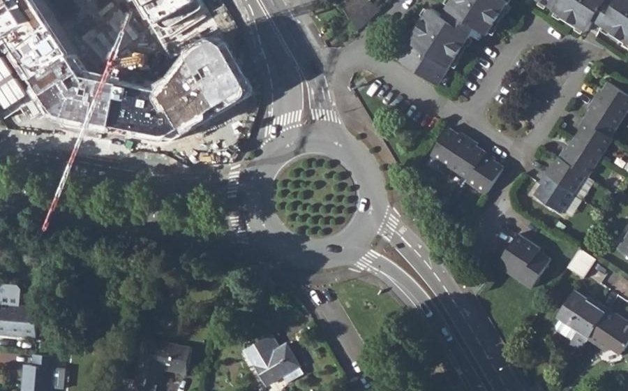 Vue aérienne du Rond-point anonyme n°143970768