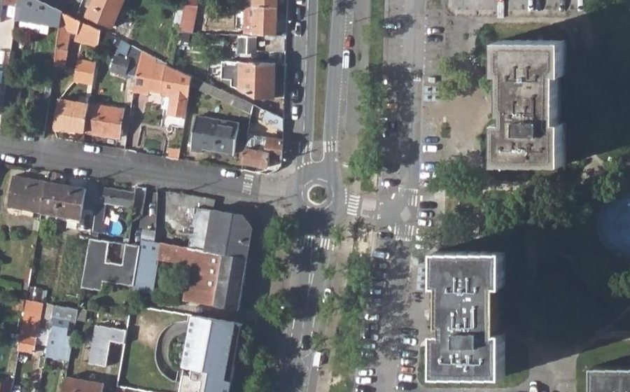 Vue aérienne du Rond-point anonyme n°143972552