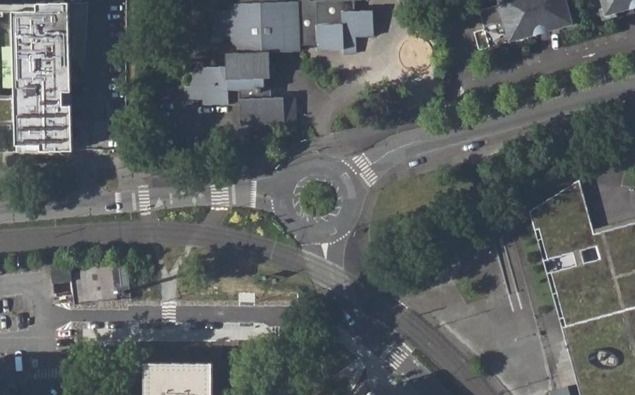 Vue aérienne du Rond-point anonyme n°143972555