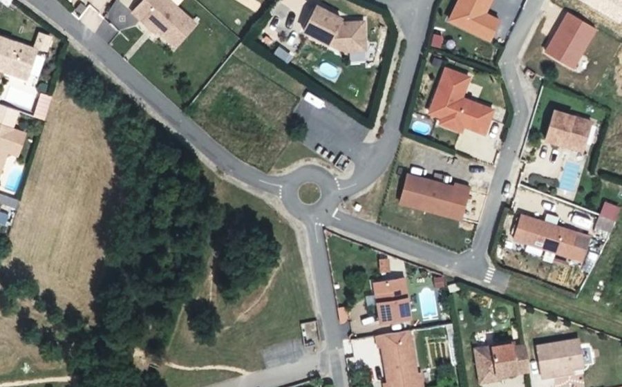 Vue aérienne du Rond-point anonyme n°143975428