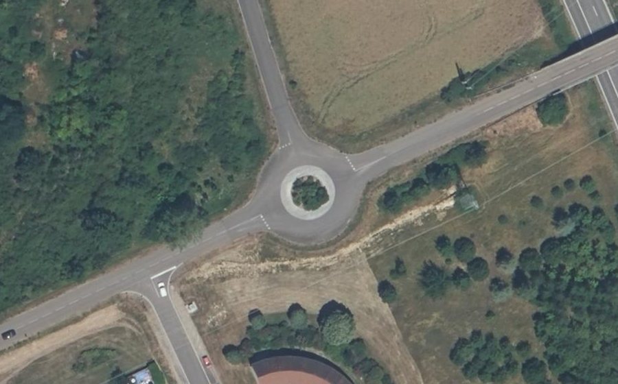 Vue aérienne du Rond-point anonyme n°143988771