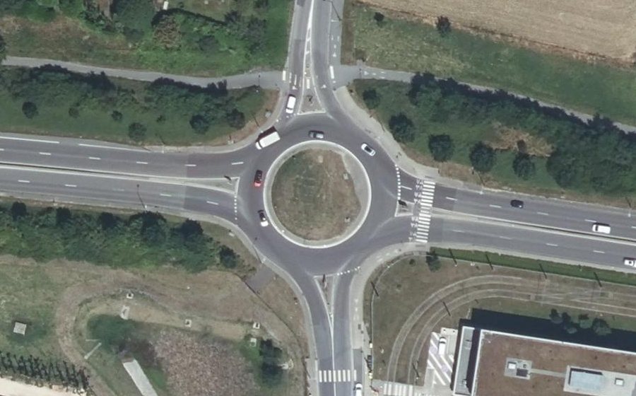 Vue aérienne du Rond-point anonyme n°144017438