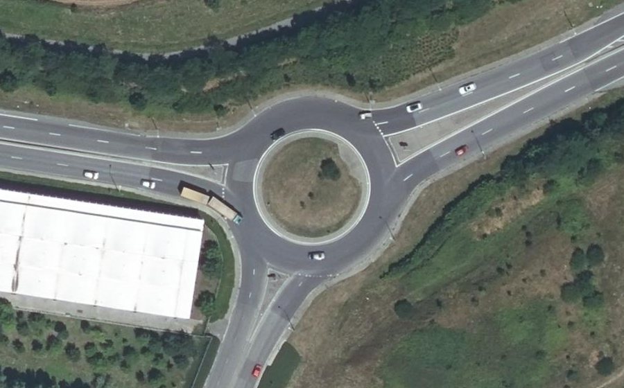 Vue aérienne du Rond-point anonyme n°144017440