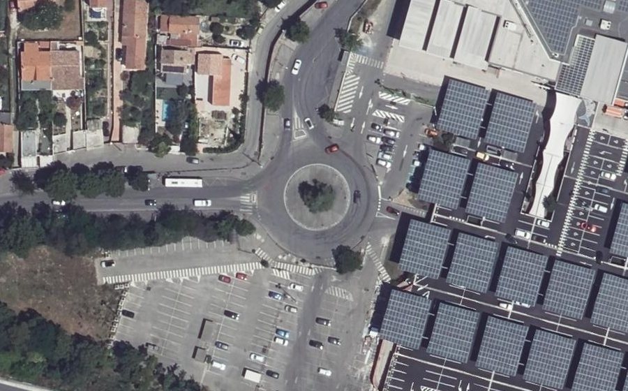 Vue aérienne du Rond-point anonyme n°144027677