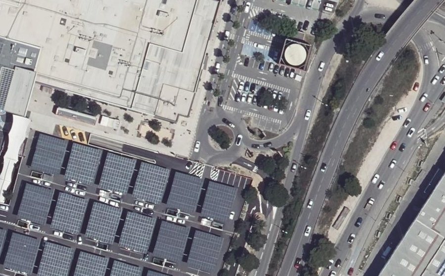 Vue aérienne du Rond-point anonyme n°144027692