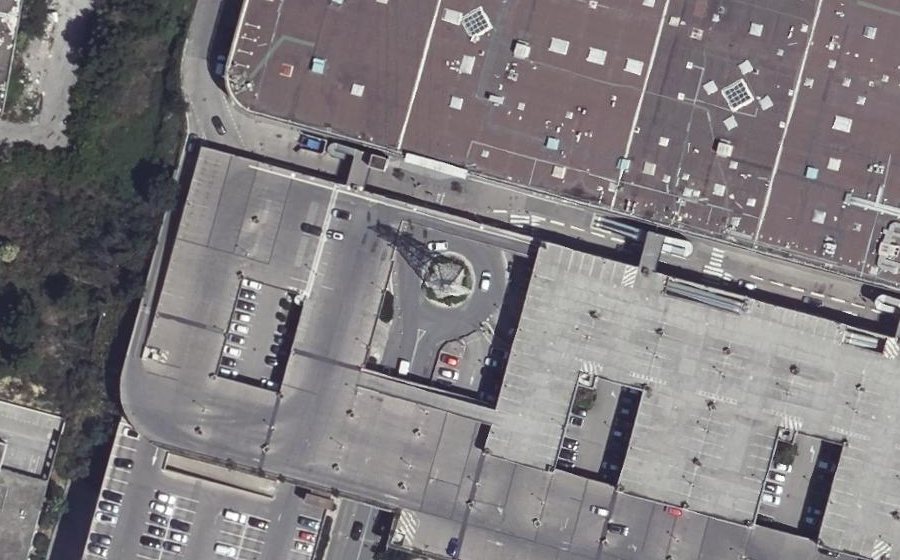 Vue aérienne du Rond-point anonyme n°144027694