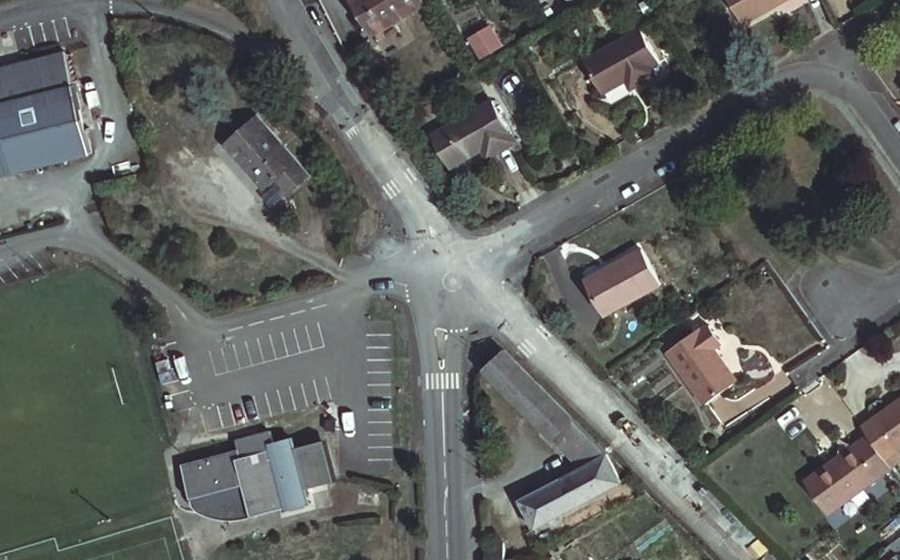 Vue aérienne du Rond-point anonyme n°144074202