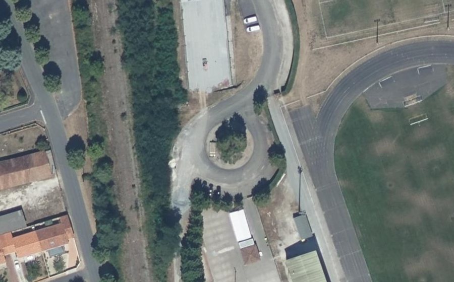 Vue aérienne du Rond-point anonyme n°144075206
