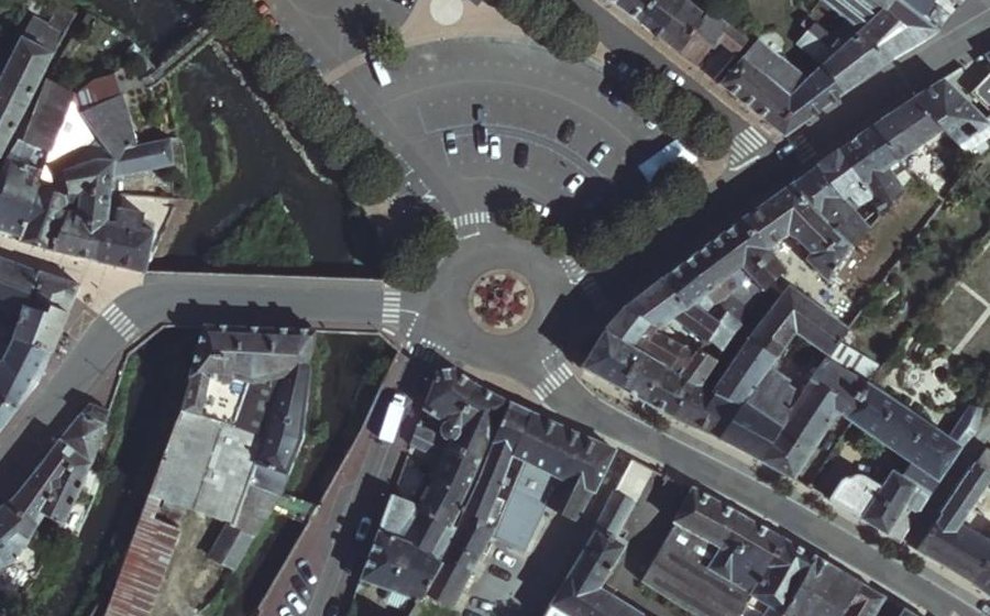 Vue aérienne du Rond-point anonyme n°144105775