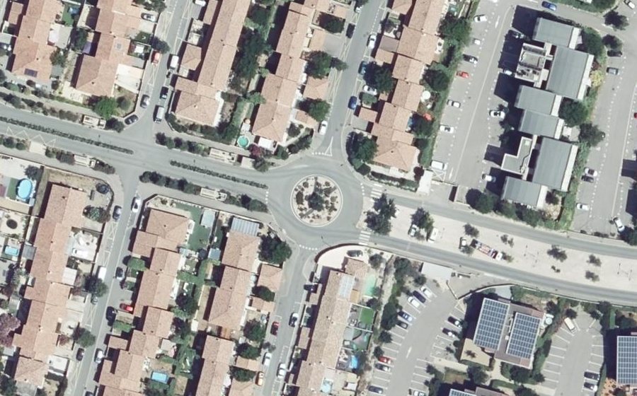 Vue aérienne du Rond-point anonyme n°144125498