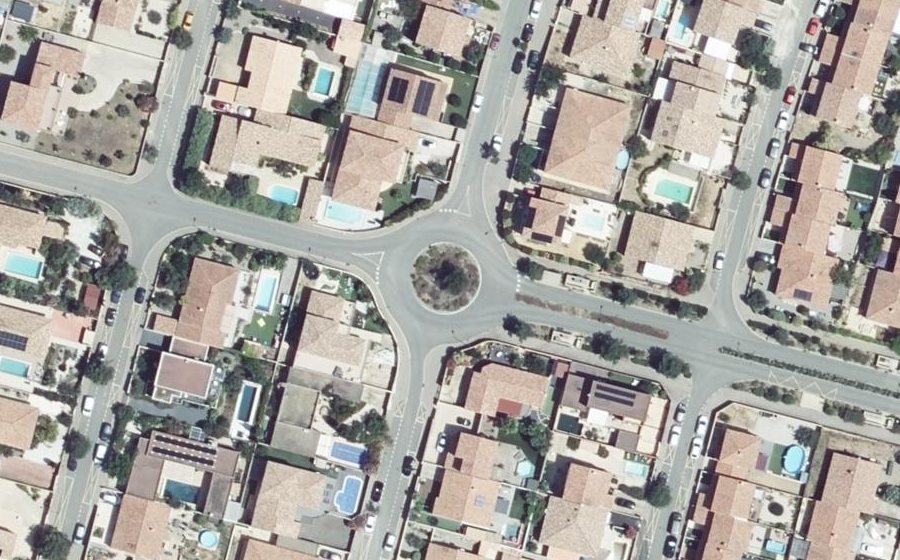 Vue aérienne du Rond-point anonyme n°144125501