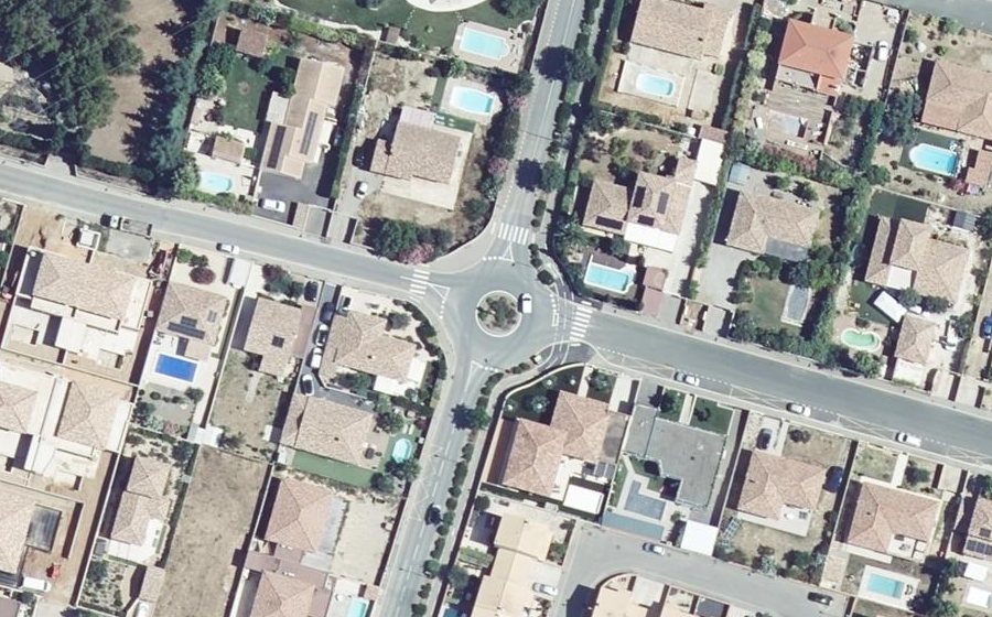 Vue aérienne du Rond-point anonyme n°144125506
