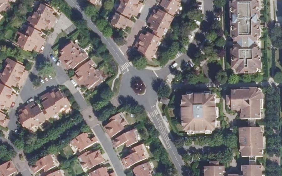 Vue aérienne du Rond-point anonyme n°144132632