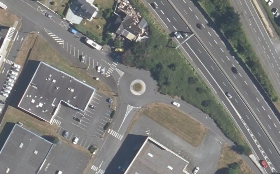 Vue aérienne du Rond-point anonyme n°144149763