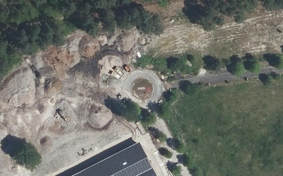 Vue aérienne du Rond-point anonyme n°144152533