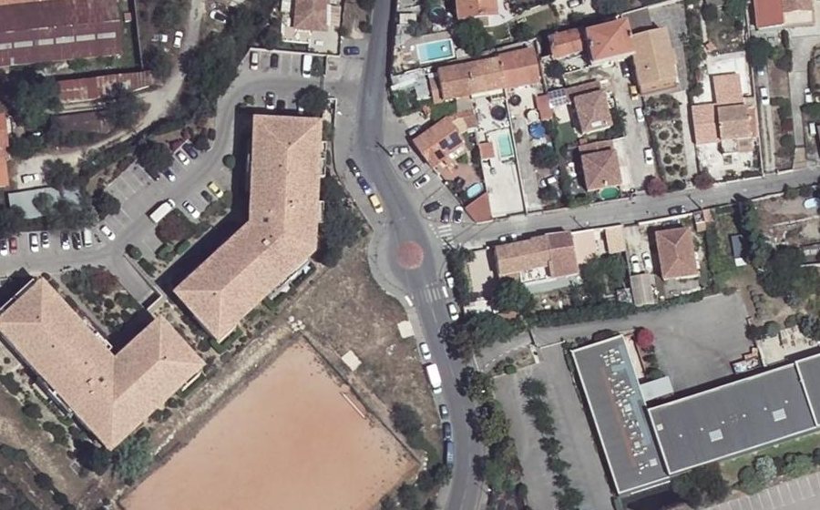 Vue aérienne du Rond-point anonyme n°144160545
