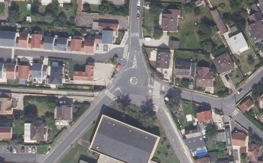 Vue aérienne du Rond-point anonyme n°144161113