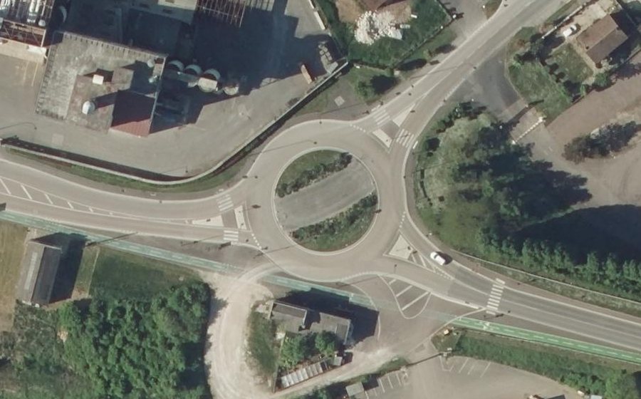 Vue aérienne du Rond-point anonyme n°144169072
