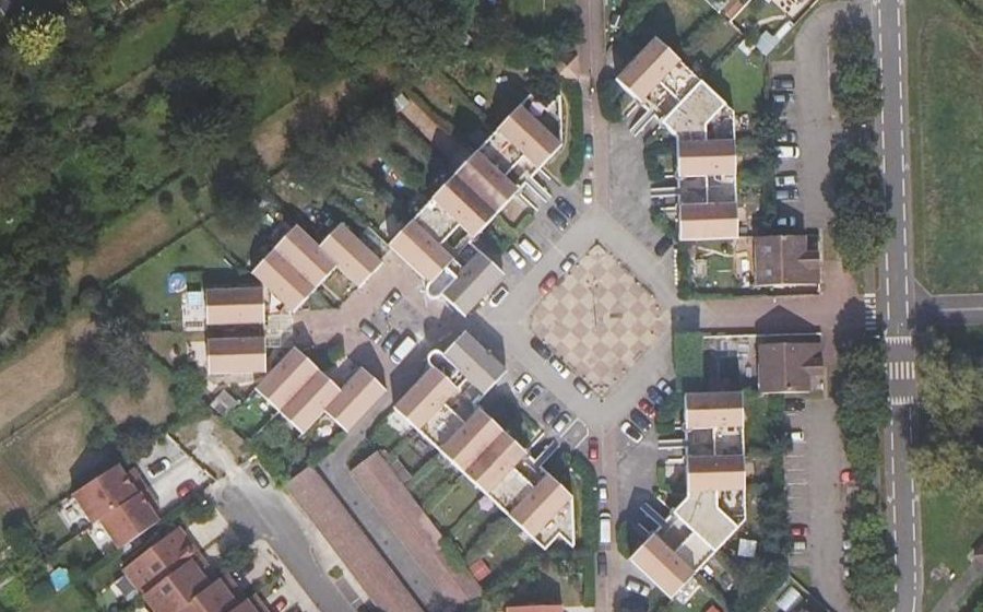 Vue aérienne du Rond-point anonyme n°144171031