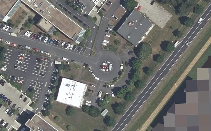 Vue aérienne du Rond-point anonyme n°144175224