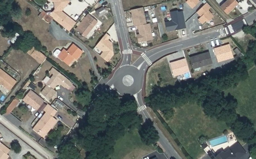 Vue aérienne du Rond-point anonyme n°1441817584