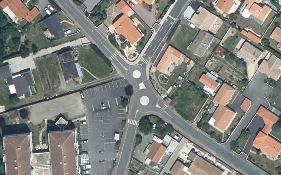 Vue aérienne du Rond-point anonyme n°1441818140