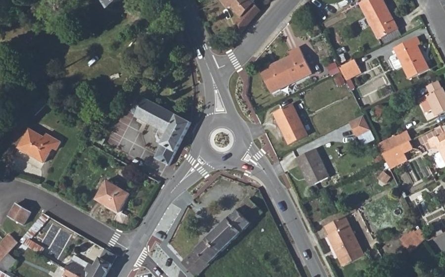 Vue aérienne du Rond-point anonyme n°1441819957
