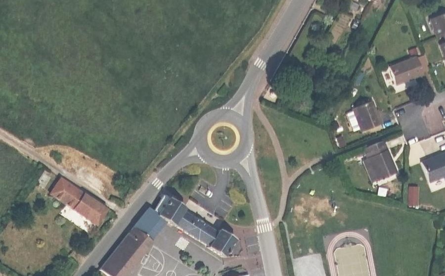 Vue aérienne du Rond-point anonyme n°1442120879
