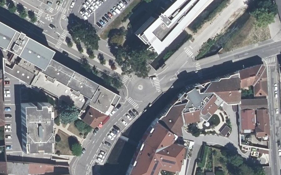 Vue aérienne du Rond-point anonyme n°1442162046