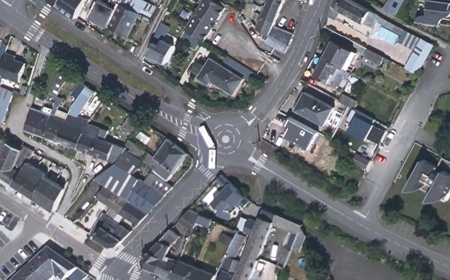 Vue aérienne du Rond-point anonyme n°1442163535