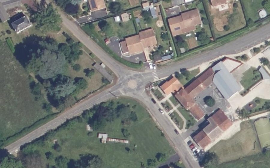 Vue aérienne du Rond-point anonyme n°144243485