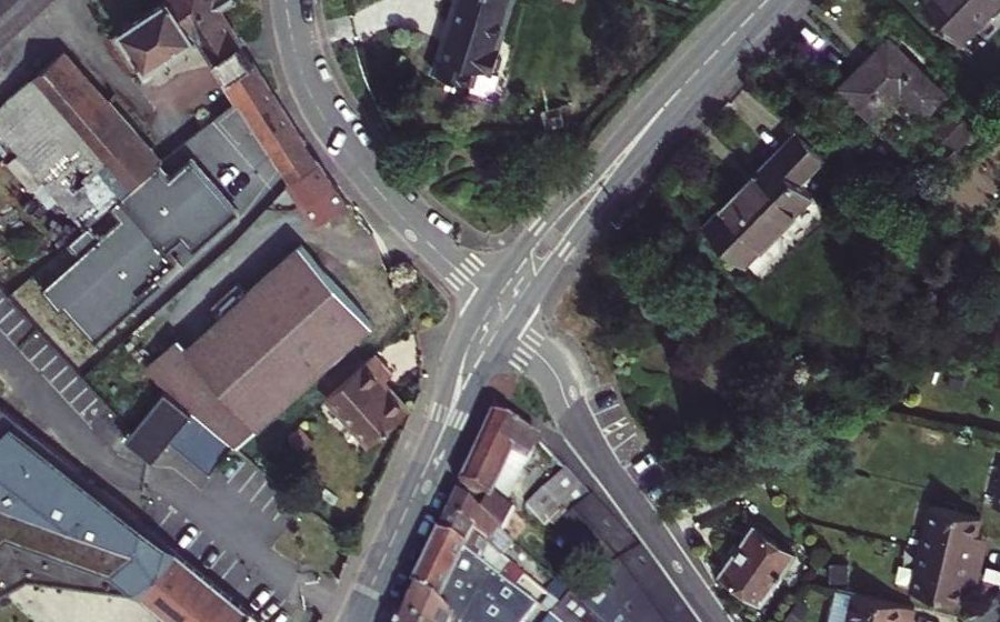 Vue aérienne du Rond-point anonyme n°1442458509