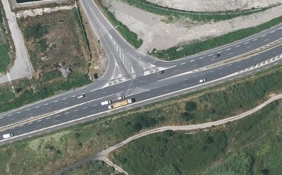Vue aérienne du Rond-point anonyme n°1442568013