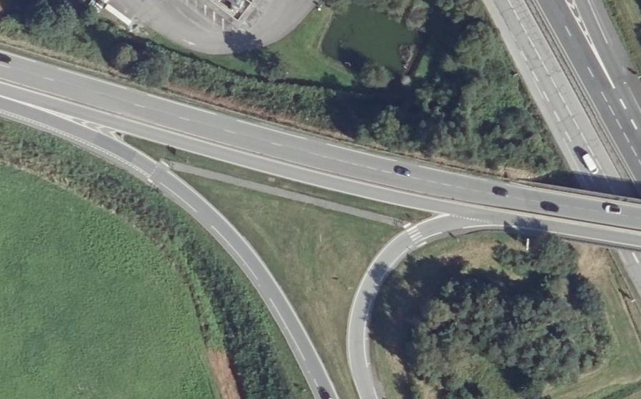 Vue aérienne du Rond-point anonyme n°1442572654