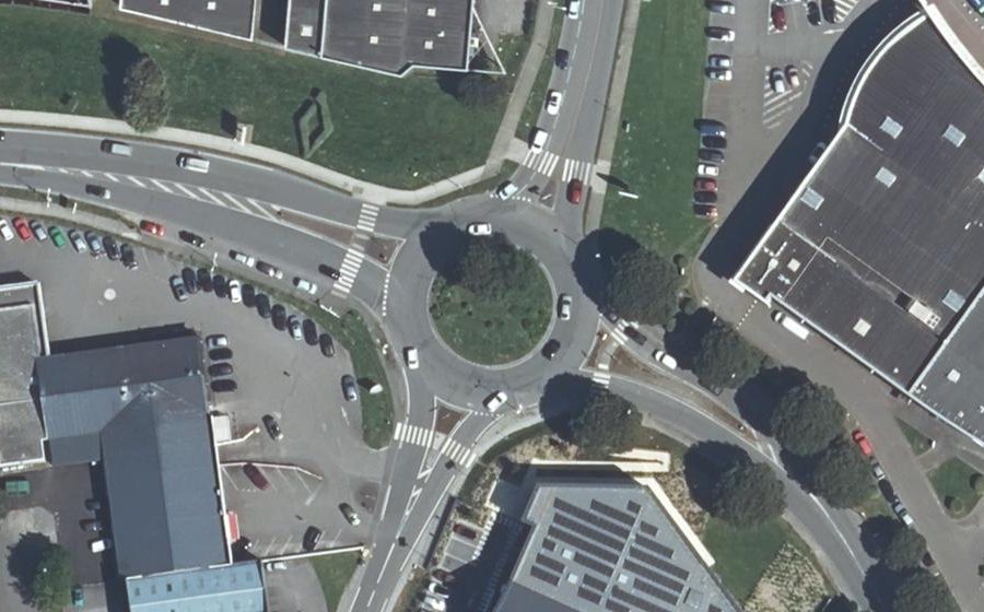 Vue aérienne du Rond-point anonyme n°144265738