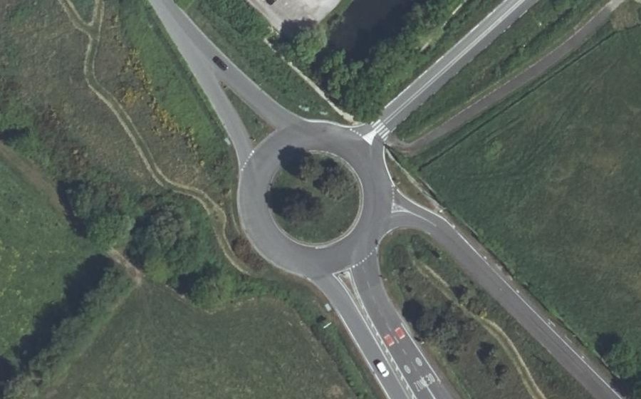 Vue aérienne du Rond-point anonyme n°144267761