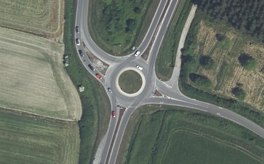 Vue aérienne du Rond-point anonyme n°144269074