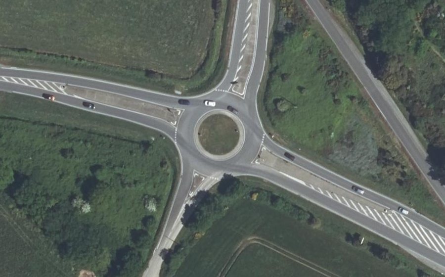 Vue aérienne du Rond-point anonyme n°144269082